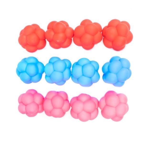 Imagen que muestra el producto Producto destacado #8. Juguete pelota chillona. Material: Plástico Color: Rojo, rosado, azul Disponible: Razas pequeñas y medianas