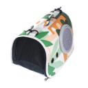 Imagen secundaria del producto Bolso Estampado Con Cupula Para Mascotas. Transportin para mascotas, cuenta con malla de ventilación en los costados, rejilla y cupula intercambiables. Material: Poliéster, plástico Estampado: Disponible: Razas pequeñas.