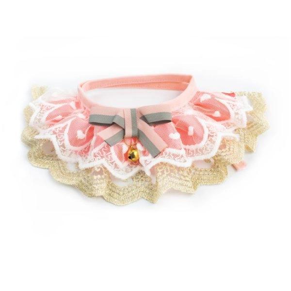 Imagen que muestra el producto Cuello Con Accesorio  Para Mascotas  Talla L. Collar con moño en el centro y cinta de tela ajustable. Talla L. Material: Poliéster Color: morado, rosado, negro, blanco  Disponible: Razas y grandes. Medidas :Talla L Largo30 cm *Ancho12 cm