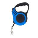 Imagen secundaria del producto Correa Retractil Para Mascotas. Correa retractil con estampado de huesitos, cuenta con botones para fijar la correa o soltarla. Trae 5M de cuerda. Material: PVC, metal      Color: Verde, azul, rojo, amarillo, rosado                                                                            Disponible: Razas pequeñas y medianas de hasta 20 kg. Medidas: Talla M Largo 5M * 20kg