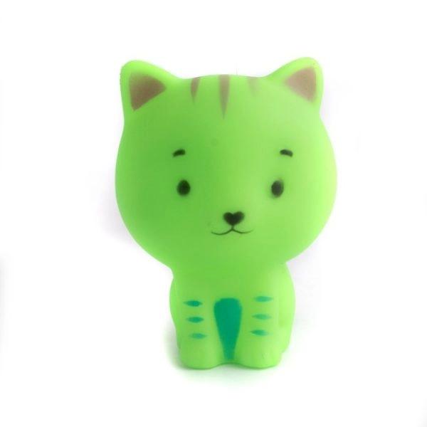 Imagen que muestra el producto Juguete Gato Chillón Para Mascotas. Juguete chillón, cuenta con diseño de gatito. Material: Plástico Color:  Azul, rosado, naranja, amarillo Disponible: Razas pequeñas.