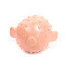 Imagen que muestra el producto Juguete Chillón Pez Globo Para Mascotas. Juguete pelota pez globo con sonido interno. Material: Plástico                                                                                                                             Color: Azul, rosado, gris                                                                                                                                      Disponible: Razas medianas y grandes