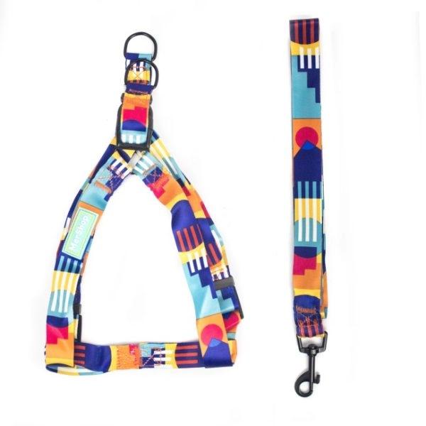 Imagen que muestra el producto Arnes Multicolor Para Mascotas. Arnés con correa, cuenta con hebillas ajustables, broche de seguridad y anillos tipo D para fijar la correa Material: Poliéster, metal Color: Rojo, azul, rosado, azul claro Disponible: Razas pequeñas y medianas. Medidas: TALLA XS: CUELLO 23-33 CM TORSO  MIN-MAX 30-45 CM PESO MAXIMO – APROX 2-5 KG, TRAILLA 1,20 CM TALLA S: CUELLO 30-41 CM TORSO MIN-MAX 41-53 CM PESO MAXIMO – APROX 5-11 KG, TRAILLA 1,20 CM TALLA M: CUELLO  40-53 CM TORSO MIN-MAX 56-58 PESO MAXIMO – APROX 11-23 KG, TRAILLA 1,20 CM TALLA L: CUELLO 46-66 CM TORSO MIN-MAX 61-76 CM PESO MAXIMO APROX 23-36 KG, TRAILLA 1,20 CM