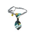 Imagen secundaria del producto Corbata De Mascotas. Corbata estampada con cascabel, cuenta con hebilla ajustable y broche de seguridad. Material: Poliéster Color/estampado: Rosado puntos, rojo puntos, azul oscuro, lila sushi, azul con amarillo, blanco rosas, negro cuadros, multicolor rayas, verde aguamarina, Negro cebra, azul cuadros. Disponible: Razas pequeñas