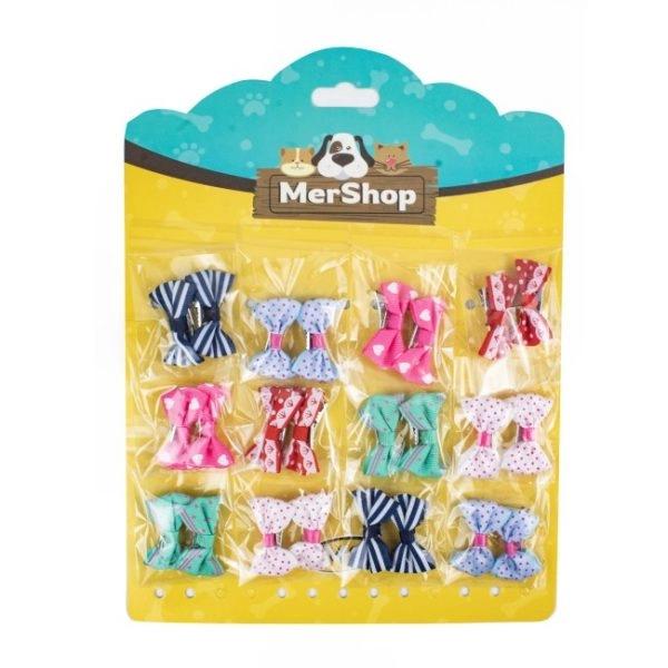 Imagen que muestra el producto Bleaster De Moños Con Pinza. Estiliza a tus mascotas con estos hermosos clip de moño. Cuenta con gancho de metal. Material: Tela, metal                                                                                               Presentación: 12 UND                                                                       Disponible: Razas medianas y grandes de pelaje largo.