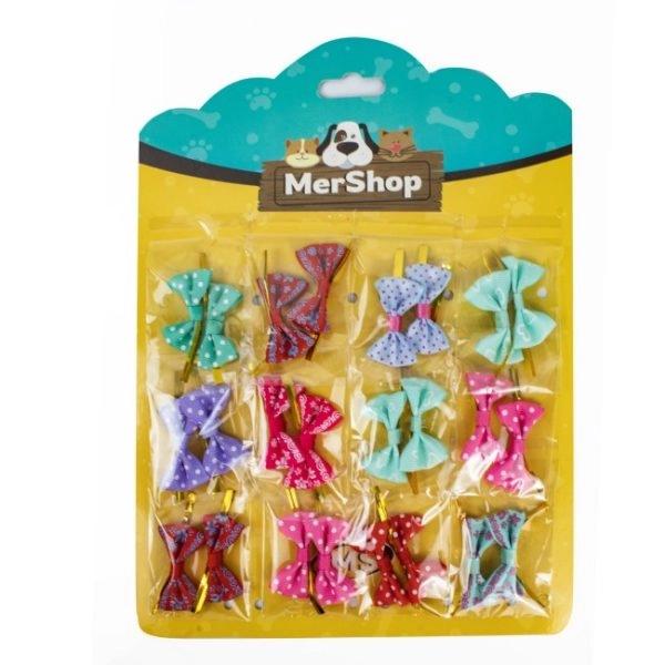 Imagen que muestra el producto Bleaster Moños Con Cintilla De Metal. Estiliza a tus mascotas con estos hermosos moños. Cuenta con cintilla de alambre cubierta de papel brillante. Material: Tela, metal                                                                                               Presentación: 12 UND                                                                       Disponible: Razas medianas y grandes de pelaje largo.