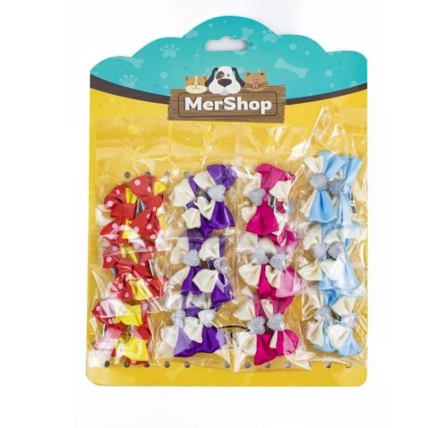 Imagen que muestra el producto Bleaster Moños Con Pinza. Estiliza a tus mascotas con estos hermosos clip de moño. Cuenta con gancho de metal. Material: Tela, metal                                                                                               Presentación: 12 UND                                                                       Disponible: Razas medianas y grandes de pelaje largo.