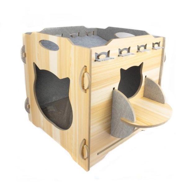 Imagen que muestra el producto Casa Gatito Con Rascador Para Mascotas. Casa para mascotas fácil de armar, cuenta con entradas en forma de gato, techo de tela tipo hamaca y una base de cartón ideal para que su mascota pueda rascarse o afilarse las uñas. Trae bolsita de catnip. Material: MDF, tela, cartón                                                                                                                                                                                           Color: Disponible en la foto                                                                                                                                                                                                                                                                                                               Disponible: Razas pequeñas Medidas: Largo 40cm* Ancho 40cm*Alto 40cm