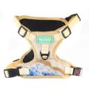 Imagen secundaria del producto Pechera Paisaje Para Mascotas. Pechera estampada, cuenta con hebillas ajustables, broches de seguridad y anillo tipo D en la parte superior e inferior para fijar la correa. Material: Poliéster, metal Color: Amarillo, azul, beige Disponible: Razas medianas y grandes. Medidas: TALLA S: CUELLO 30-41 CM TORSO MIN-MAX 41-53 CM PESO MAXIMO – APROX 5-11 KG TALLA M: CUELLO  40-53 CM TORSO MIN-MAX 56-58 PESO MAXIMO – APROX 11-23 KG TALLA L : CUELLO 46-66 CM TORSO MIN-MAX 61-76 CM PESO MAXIMO APROX 23-36 KG TALLA XL: CUELLO 70-81 CM TORSO  MIN-MAX 70-82 CM PESO MAXIMO – APROX 36-50 KG TALLA XXL: CUELLO  77-98 CM TORSO MIN-MAX 86-102CM PESO MAXIMO – APROX 51-80 KG