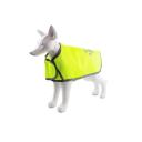 Imagen que muestra el producto Capa Reflectiva Para Mascotas. Capa reflectiva para mascotas, cuenta con velcro ajustable. Material: Poliéster Color: Verde, naranja, negro Disponible: Razas pequeñas y medianas