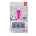 Imagen secundaria del producto Carda Con Peinilla Pequeña Para Mascotas. Cepillo de cabeza cuadrada, cuenta con cerdas de metal, mango antideslizante y peinilla pequeña. Material: plástico, metal Color: Azul, rosado, fucsia Disponible: Razas pequeñas con pelaje largo.