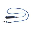 Imagen secundaria del producto Correa Unicolor Para Mascotas. Correa unicolor, cuenta con mango ergonómico y gancho para fijar al collar o arnés. Material: Poliéster, metal  Color: Rojo, azul, rosado, negro, naranja, amarillo                                                                                           Disponible: Razas pequeñas.Medidas:  Largo 1,20cm * Ancho 0,5cm