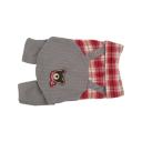 Imagen que muestra el producto Overol Osito Para Mascotas. Overol osito con camiseta leñadora, cuenta con botones inferiores para apuntar. Material: Poliéster Color: Azul, rosado, rojo, negro Disponible: Razas pequeñas y medianas.