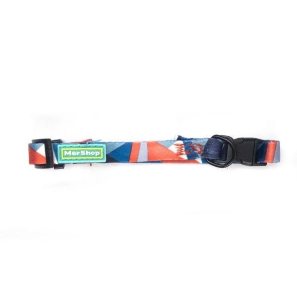 Imagen que muestra el producto Collar Estampado Con Correa Para Mascotas. Collar con correa, cuenta con hebillas ajustables, broche de seguridad y anillo tipo D para fijar la correa Material: Poliéster, metal Color: Rojo, azul, rosado, azul claro Disponible: Razas pequeñas y medianas Medidas: TALLA XS:Trailla 1,20cm* / Arnes Largo33 cm * Ancho2.5cm TALLA S: Trailla 1,20cm* / Arnes Largo42cm * Ancho2.5cm TALLA M: Trailla 1,20cm* / Arnes Largo42cm * Ancho12cm TALLA L: Largo42 cm * Ancho 1 cm TALLA XL: Largo 70cm * Ancho 2.5 cm