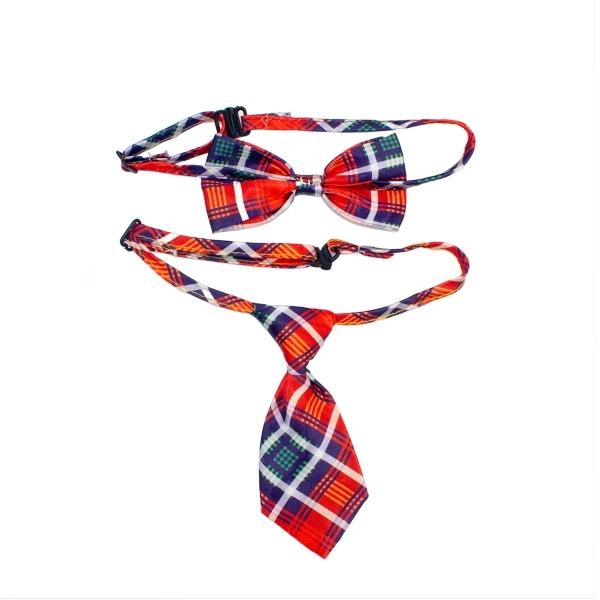 Imagen que muestra el producto Duo Corbata Y Corbatin Para Mascotas. Set corbata y corbatín para mascotas, cuentan con broches de seguridad. Material: Poliéster Color/estampado: Morado huellas y huesos, rojo huellas, rojo estillo tartán, morado gatos, multicolor cuadros, morado huellas. Disponible: Razas pequeñas y medianas.