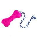 Imagen que muestra el producto Hueso Con Cuerda Para Mascotas. Juguete hueso chillón, cuenta con tirilla de tela. Material: Plástico Color: Naranja, amarillo, rosado Disponible: Razas medianas y grandes.