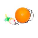 Imagen que muestra el producto Juguete Interactivo Pelota Cuerda Con Ratón. Juguete interactivo pelota automática, cuenta con cuerda y ratón con plumas. Modo de uso: Girar pelota para abrir, encontrará el motor del juguete con una pieza movible para instalar la bateria AA, despues de instalada cierre y oprima el botón. Material: Plástico Color: Naranja con azul, naranja, negro Disponible: Razas pequeñas