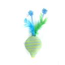 Imagen secundaria del producto Juguete Trompo Para Mascotas. Juguete con diseño de trompo, cuenta con plumas en la parte superior. Material: Poliéster, plumas Color: Verde, azul, amarillo Disponible: Razas pequeñas.