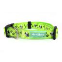 Imagen que muestra el producto Collar  Estampado Para Mascotas L, Xl. Collar estampado, cuenta con hebillas ajustables, broche de seguridad y anillo tipo D para fijar la correa. Material: Poliéster, metal                                                                                                                                Color: Negro, verde, rojo, rosado                                                   Disponible: Razas medianas y grandes Medidas: TALLA L : Largo 45cm * Ancho35cm TALLA XL: Largo 49cm * Ancho38cm