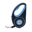 Imagen que muestra el producto Correa Retractil Con Luz Led Para Mascotas. Correa retractil con luz led 3M, cuenta con botón para fijar o soltar la correa e interruptor en el costado para encerder la luz led. Funcionamiento de luz led solo con pilas AAA. Material: Plástico Color: Blanco con azul, rosado con azul, negro con azul. Disponible: Razas pequeñas