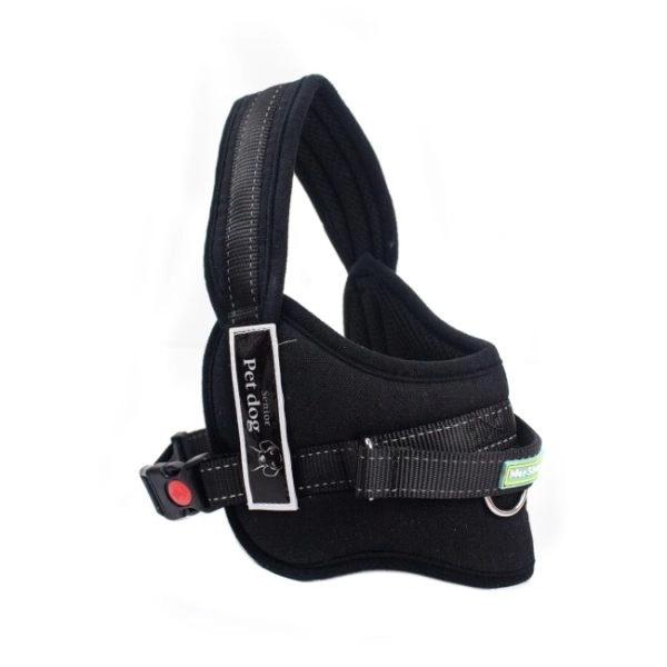 Imagen que muestra el producto Pechera Anti Jalon Para Mascotas. Pechera con sistema anti-tirones cuenta con broche de seguridad, correas con tejido reflectivo y anillo tipo D para fijar la correa. Material: Poliéster, algodón, metal Color:  Rojo, negro, azul, estampado militar, bandera de IG Disponible: Razas medianas y grandes. Medidas: TALLA S: CUELLO 30-41 CM TORSO MIN-MAX 41-53 CM PESO MAXIMO – APROX 5-11 KG TALLA M: CUELLO  40-53 CM TORSO MIN-MAX 56-58 PESO MAXIMO – APROX 11-23 KG TALLA L: CUELLO 46-66 CM TORSO MIN-MAX 61-76 CM PESO MAXIMO APROX 23-36 KG TALLA XL: CUELLO 70-81 CM TORSO  MIN-MAX 70-82 CM PESO MAXIMO – APROX 36-50 KG, TRAILLA 1,20 CM