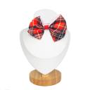 Imagen secundaria del producto Collar Con Moño Estampado. Collar con moño estampado, cuenta con hebilla ajustable y broche de seguridad. Material: Poliéster Color: Rosa mariposa, azul oscuro huellas, rosado con azul rayas, lila flores, rojo estilo tartán, blanco corazones y perritos. Disponible: Razas pequeñas