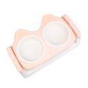 Imagen secundaria del producto Comedero Elevado Con Sistema De Inclinación. Comedero doble elevado con orejas, cuenta con sistema para ajustar la inclinación del comedero. Material: Plástico Color: Rosado, gris Disponible: Razas pequeñas