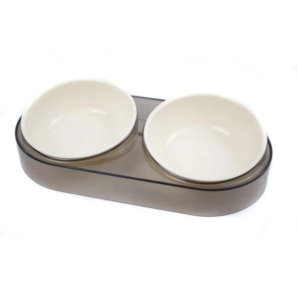 Imagen que muestra el producto Comedero Mascotas. Comedero doble para mascotas semi-elevado. Material: Plástico Color: Blanco, morado Disponible: Razas pequeñas