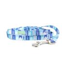 Imagen que muestra el producto Correa Ajustable Para Mascotas. Correa plana estampada, cuenta con mango ergonómico y hebilla para fijar al arnés o collar. Material: Poliéster, metal   Color: Azul, morado, negro                                                                      Disponible: Razas pequeñas. Medidas: Largo35  cm * Ancho 3  cm