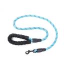 Imagen secundaria del producto Correa Con Reflectivo Para Mascotas. Correa con tejido reflectivo, mango cómodo y gancho para fijar al arnés o collar. Material: Poliéster, metal   Color: Rojo, verde, azul, morado, negro                                                                                                Disponible: Razas pequeñas. Medidas: Largo 1,10cm * Ancho1cm