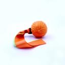 Imagen secundaria del producto Pelota Chillona Con Cintilla Para Mascotas. Pelota con estampado de huellitas, cuenta con cintillas de colores y sonido interno. Material: Caucho, tela                                                                                   Color: Verde, rojo, azul, naranja                                                         Disponible: Razas pequeñas.