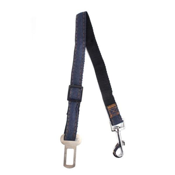 Imagen que muestra el producto Correa Para Broche Del Carro Para Mascotas. Correa para mascotas, cuenta con hebilla ajustable, gancho para fijar al arnés o correa y gancho para fijar a la ranura del cinturón de seguridad del coche. Material: Mezclilla, metal Color: Azul, rojo, negro                                                                                Disponible: Razas pequeñas.Medidas: Largo 46cm* Ancho 2cm