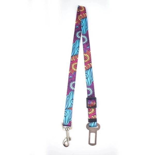 Imagen que muestra el producto Correa Para Mascotas Seguirdad Carro. Correa estampada para ajustar al broche del carro. Material: Poliéster Color/Estampado: Morado mandalas. azul rombos, rojo huesos, naranja. Disponible: Razas pequeñas, medianas y grandes.