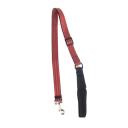 Imagen que muestra el producto Correa Plana Ajustable Para Mascotas. Correa plana con tejido reflectivo y hebilla ajustable. Material: Poliéster Color: Rojo. Disponible: Razas medianas y grandes.