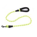 Imagen que muestra el producto Correa Redonda Reflectiva Para Mascotas. Correa para mascotas con tejido reflectivo. Material: Poliéster, metal Color: Negro, rojo, azul, rosa, verde Disponible: Razas pequeñas,medianas y grandes