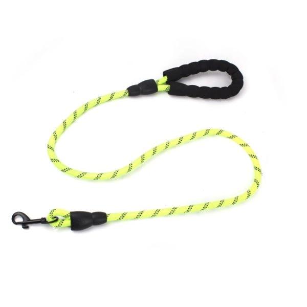 Imagen que muestra el producto Correa Redonda Reflectiva Para Mascotas. Correa para mascotas con tejido reflectivo. Material: Poliéster, metal Color: Negro, rojo, azul, rosa, verde Disponible: Razas pequeñas,medianas y grandes