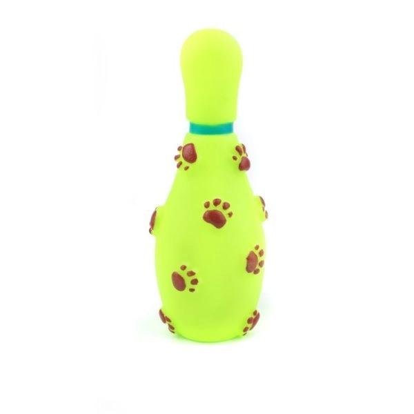 Imagen que muestra el producto Juguete Bolos Para Mascotas. Juguete mordedor en forma de bolo, cuenta con estampado de huellas y huesos, incluye sonido. Material: Plástico Color: Amarillo, rojo, verde, rosado Disponible: Razas pequeñas y medianas.