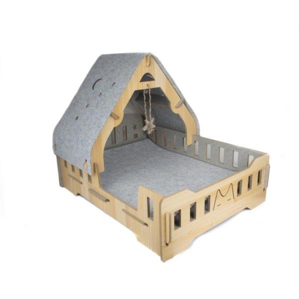 Imagen que muestra el producto Cuna Pequeña Con Techo Para Mascotas. Cama para mascotas fácil de armar, con diseño de cuna, cuenta con forraje de tela y un tapete en su interior con el que su mascota podrá rascarse o afilarse las uñas.  Material: MDF, tela                                                                                                                                                                                                                                                                                                    Color: Disponible en la foto                                                                                                                                                                                                                                        Disponible: Razas pequeñas Medidas: Largo 50cm* Ancho 37.5cm * Alto 39cm