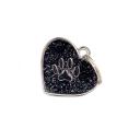 Imagen que muestra el producto Placa De Identificación Corazón. Placa de identificación con acabado escarchado, cuenta con forma de corazón y grabado de huella. Material: Metal Color: Rosa, rojo, negro, azul, plateado, fucsia. Disponible: Razas pequeñas y medianas.