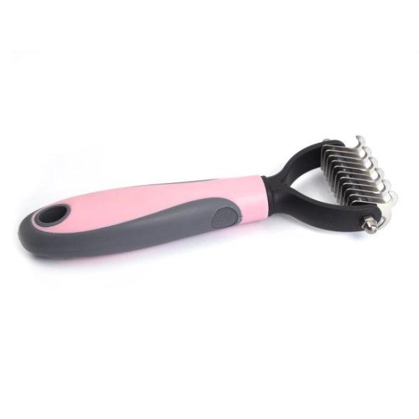 Imagen que muestra el producto Deslanador Pequeño Pelo Largo Para Mascotas. Peine con hoja afilada que ayuda a cortar rápidamente los nudos, fijación de tornillo redondo y mango antideslizante. Adecuado para la depilación y bobinado del pelo. Material: Metal, ABS Color: Azul, rosado Disponible: Razas pequeñas y medianas con pelaje largo o abundante.