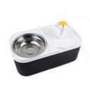 Imagen que muestra el producto Fuente Margarita Con Comedero Para Mascotas. Fuente de agua para mascotas, cuenta con bomba impermeable, dos filtros, cable USB extra largo y comedero extraíble. Capacidad de 3L. Material: Plástico, acero inóxidable  Color: Blanco, verde Disponible: Razas pequeñas.