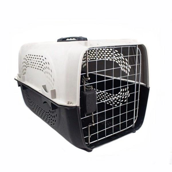 Imagen que muestra el producto Guacal Cuadrado Para Mascotas. Guacal para mascotas, cuenta con agujeros de ventilación, tornillos y llave de ajuste, mango ergonómico y rejilla con broches de seguridad. Material: Plástico, metal                                                                                                                                              Color: Rosado, verde, azul, rojo                                                                                                                                                                  Disponible: Razas pequeñas de hasta 10Kg