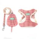 Imagen que muestra el producto Pechera Estilo Tartán  Para Mascotas Talla S. Pechera con estampado tipo tartán, cuenta con hebilllas ajustables, broche de seguridad en la parte superior y anillos tipo D para fijar la correa. Correa plana con bolsito. Material: Poliéster, metal                     Color: Rojo, azul, rosado       Disponible: Razas pequeñas Medidas: TALLA S CUELLO 30-41 CM TORSO MIN-MAX 41-53 CM PESO MAXIMO – APROX 5-11 KG, TRAILLA 1,20 CM