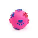 Imagen que muestra el producto Juguete Pelota Huellitas Para Mascotas. Pelota chillona con estampado de huellas. Material: Plástico                                                                       Color: Verde                                                                 Disponible: Razas pequeñas y medianas.