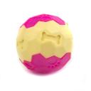 Imagen secundaria del producto Juguete Rugby Para Mascotas. Pelota con estampado de huesos y huellitas, cuenta con luz led interna. Material: Plástico Color: Verde, rosado, azul, amarillo Disponible: Razas medianas.