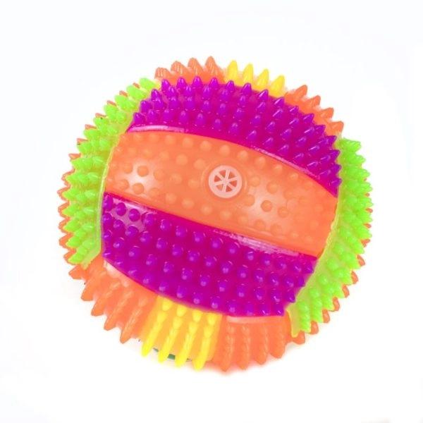 Imagen que muestra el producto Pelota Voleibol Para Mascotas. Pelota chillona con luz ld interna. Material: Plástico Color: Naranja, amarillo, rosado, verde Disponible: Razas pequeñas y medianas.