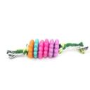 Imagen que muestra el producto Mordedor Con Engranaje Giratorio. Juguete mordedor, cuenta con piezas de engranaje giratoria. Material: Plástico, poliéster Color: Disponible en la foto Disponible: Razas pequeñas y medianas