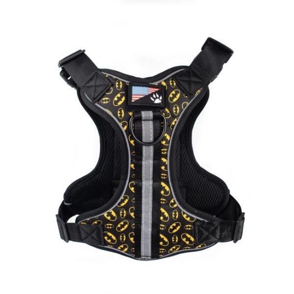 Imagen que muestra el producto Pechera  Para Mascotas. Pechera anti-tirones cuenta con hebillas ajustables, broches de seguridad y anillo tipo D en la parte superior e inferior para fijar la correa. Material: Plástico  Color: Surtido  Disponible: Razas pequeñas, medianas y grandes.