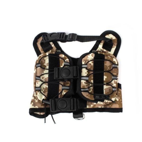 Imagen que muestra el producto Pechera Táctica Para Mascotas. Pechera táctica con bolsillos removibles y correas ajustables para llevar termo. Material: Poliéster, metal                                                                        Color/Estampado: Negro, azul, verde militar, café militar.                                                              Disponible: Razas pequeñas y medianas.