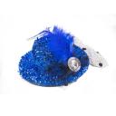 Imagen secundaria del producto Sombrero Con Plumas Para Mascotas. Clip de sombrero para mascotas, cuenta con cubierta escarchada, moño con pluma decorativa y pinza de agarre. Material: Poliéster                                                    Color: morado, rosado, rojo, plateado, fucsia                           Disponible: Razas pequeñas